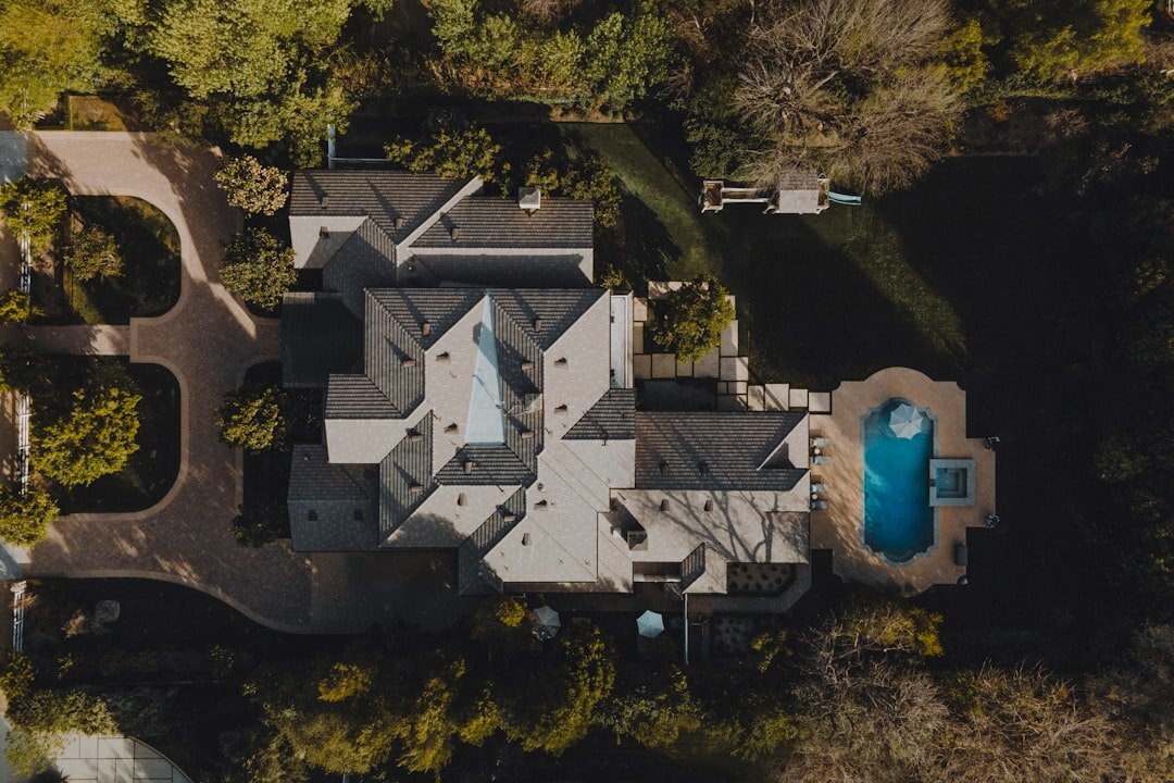 celebrity mansion exterior